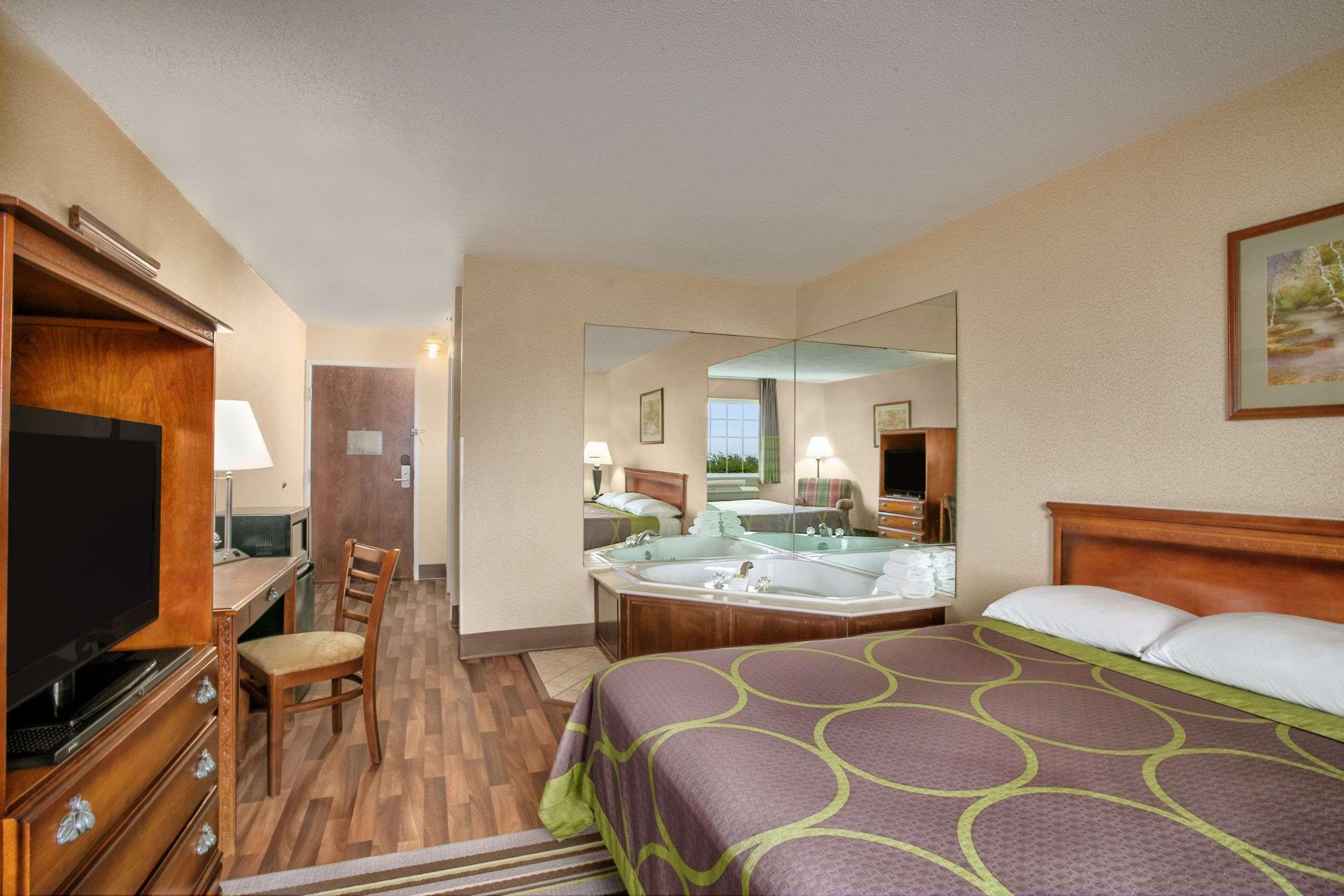 Super 8 By Wyndham Grayville Exterior foto